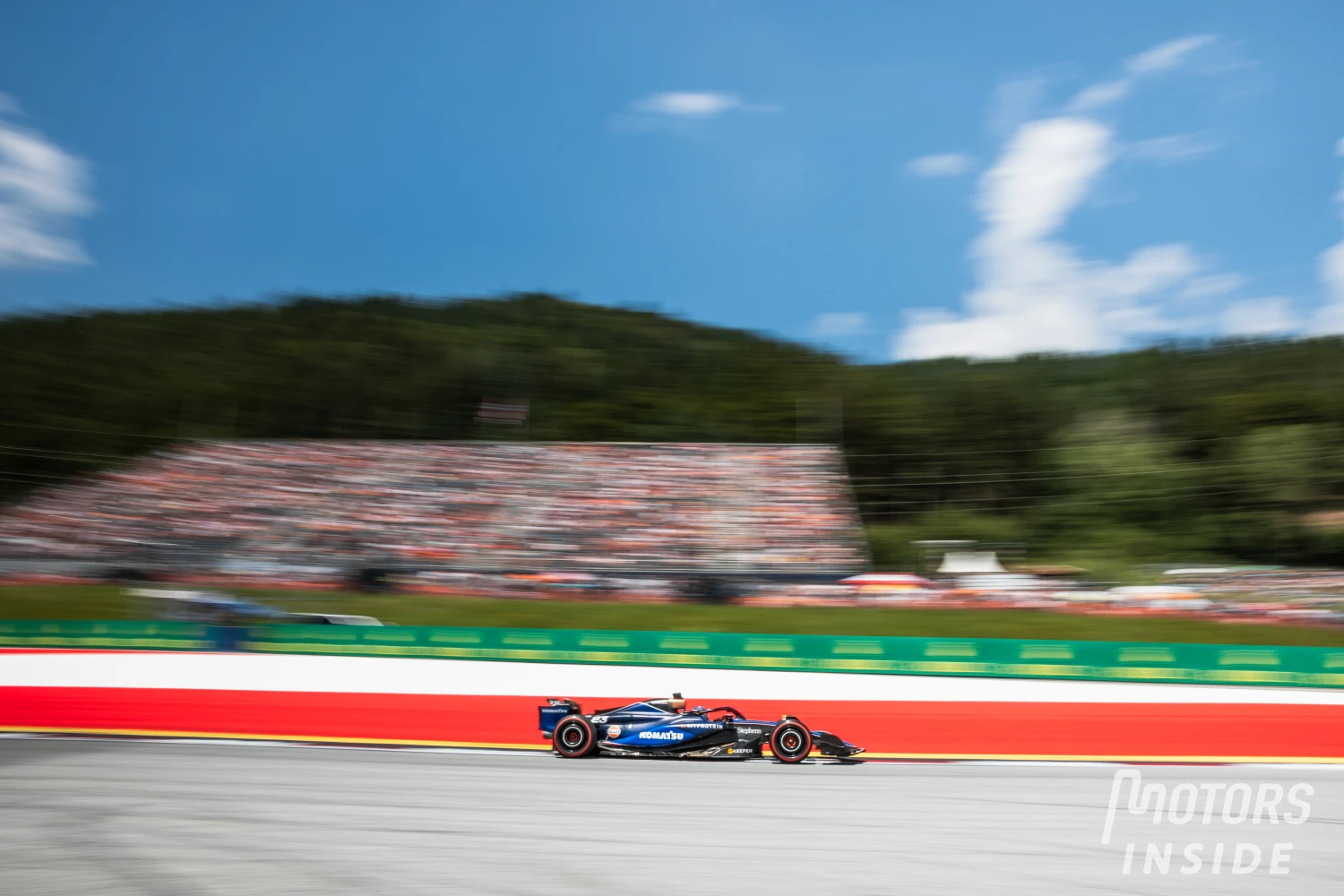 Alex Albon partira des stands pour la course Sprint