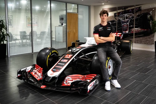 Les photos de Oliver Bearman qui signe chez Haas en 2025