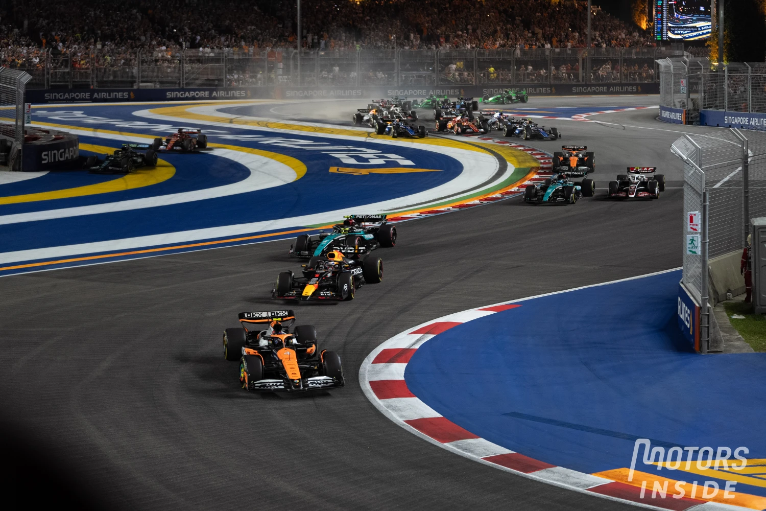 Lando Norris reboosté après avoir réussi à garder sa P1 en s’élançant de la pole position