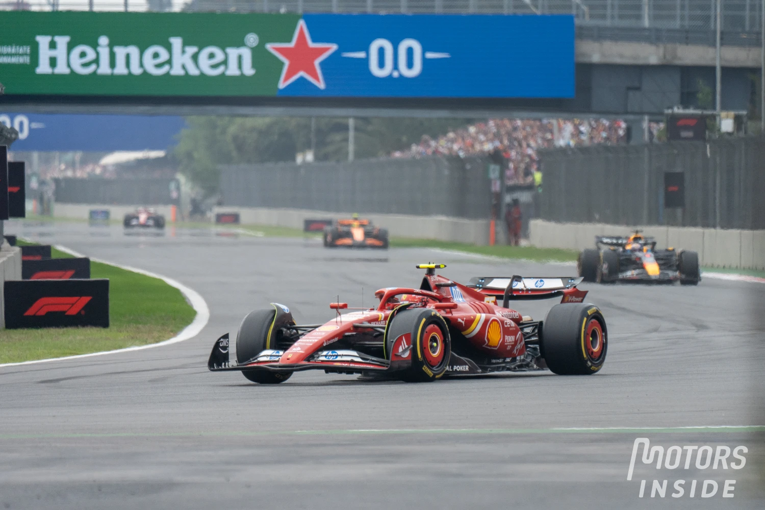 Grand Prix du Mexique : Victoire de Sainz qui profite des batailles mouvementées entre Norris et Verstappen
