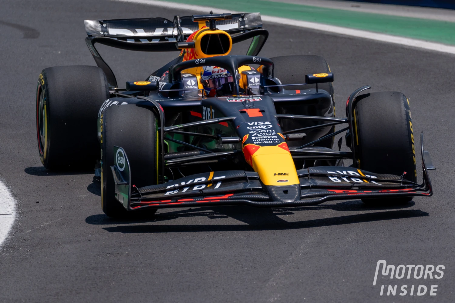Pénalité de cinq secondes pour Max Verstappen, qui perd une place en course sprint à Sao Paulo