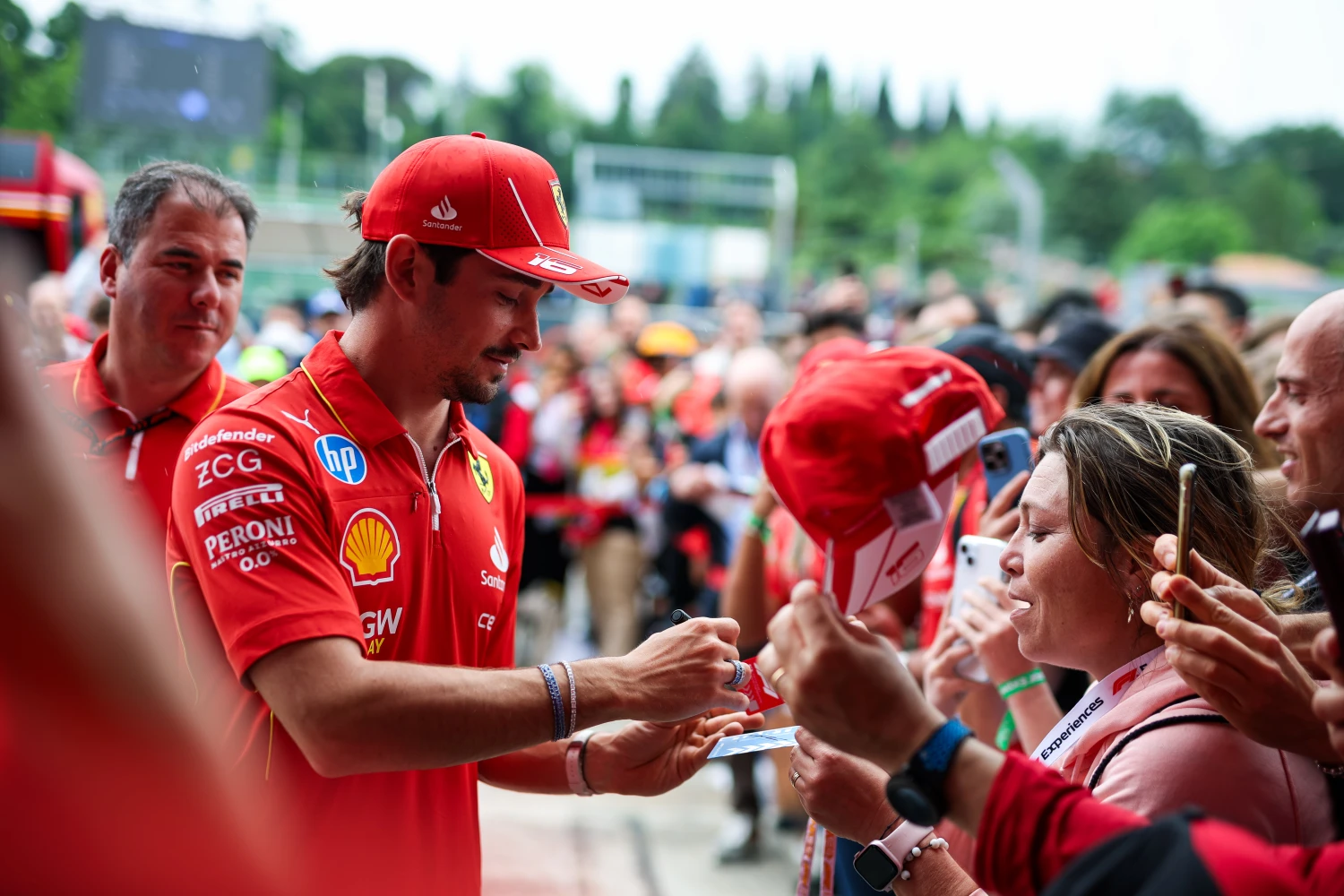 Charles Leclerc va suivre de près le premier jour de Lewis Hamilton chez Ferrari