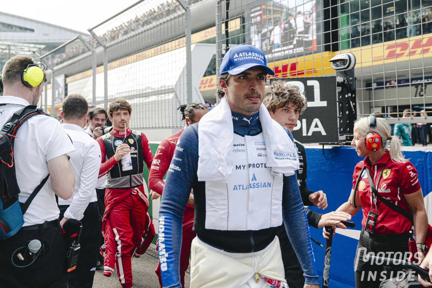 Un retard de cinq secondes qui coûte 10 000 € : Carlos Sainz dénonce une amende excessive