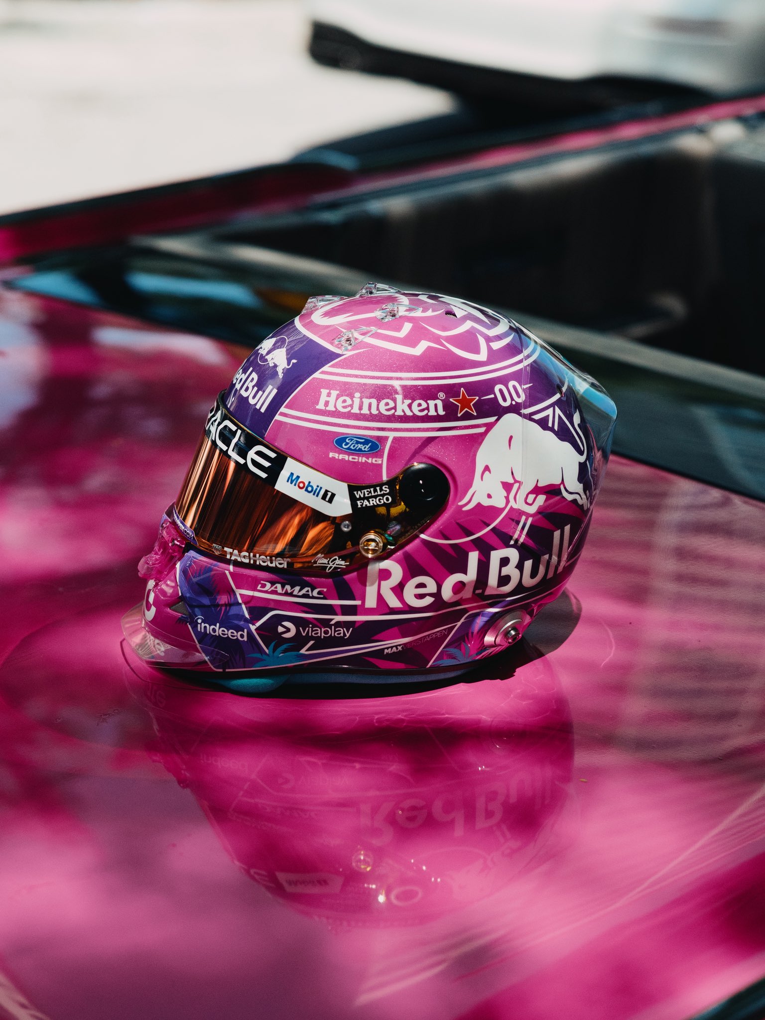 Max Verstappen opte pour un tout nouveau casque à Miami comme beaucoup de pilotes